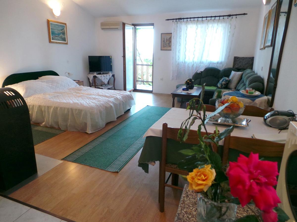 Apartment Snjezana-2 By Interhome Karlobag Room photo